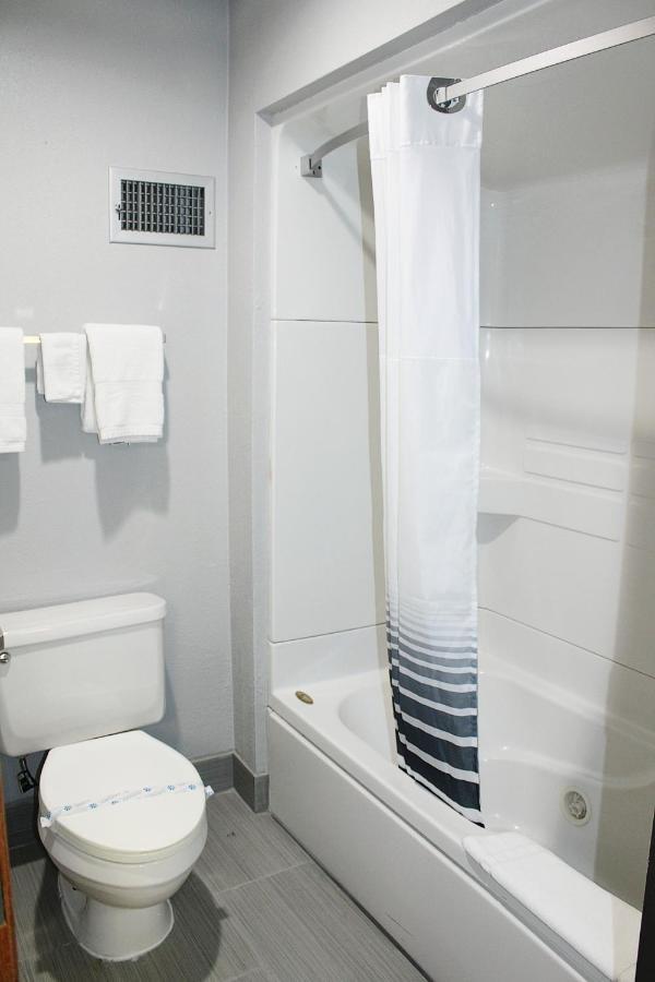 Greenlight Inn & Suites St James Saint James Экстерьер фото