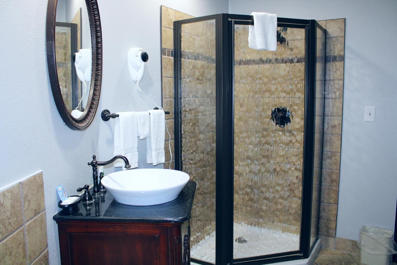 Greenlight Inn & Suites St James Saint James Экстерьер фото