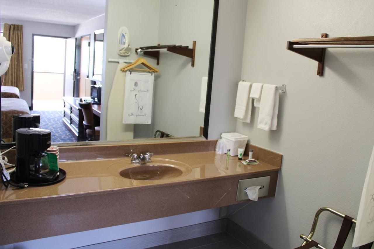 Greenlight Inn & Suites St James Saint James Экстерьер фото