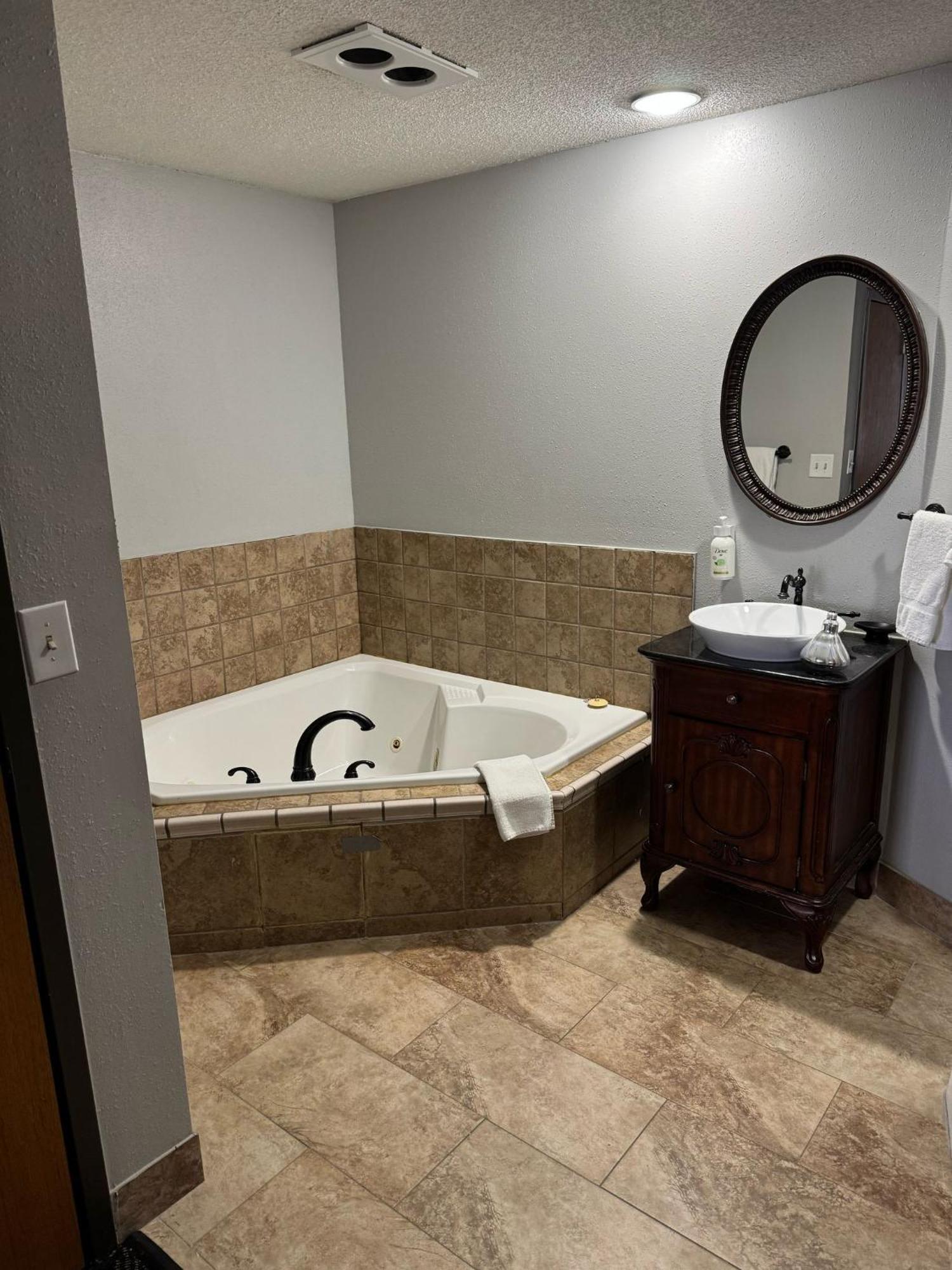Greenlight Inn & Suites St James Saint James Экстерьер фото