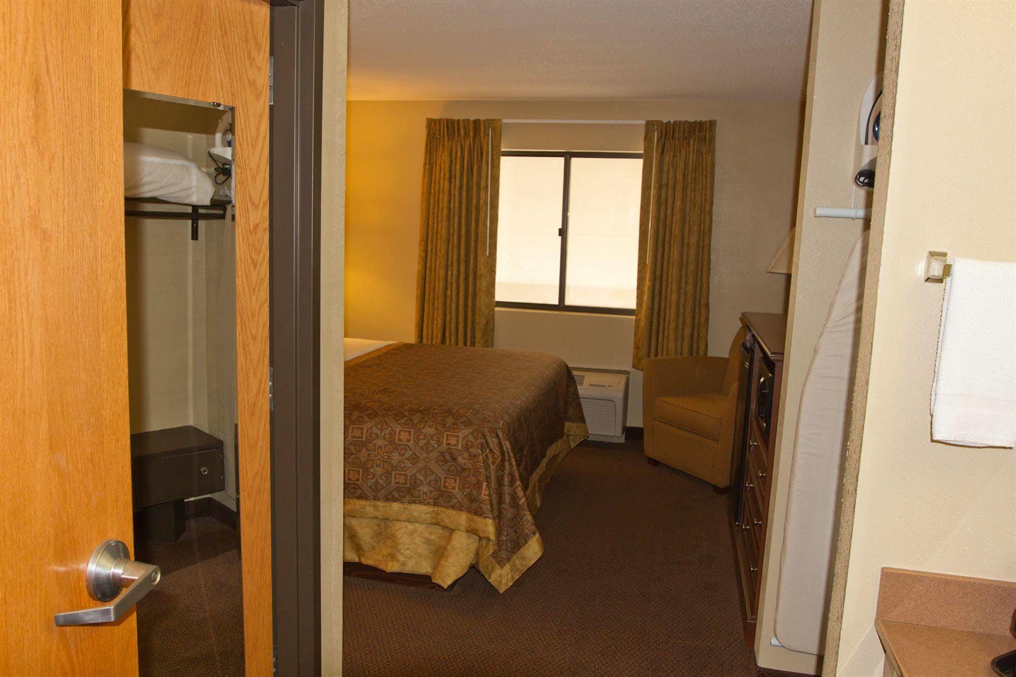 Greenlight Inn & Suites St James Saint James Экстерьер фото