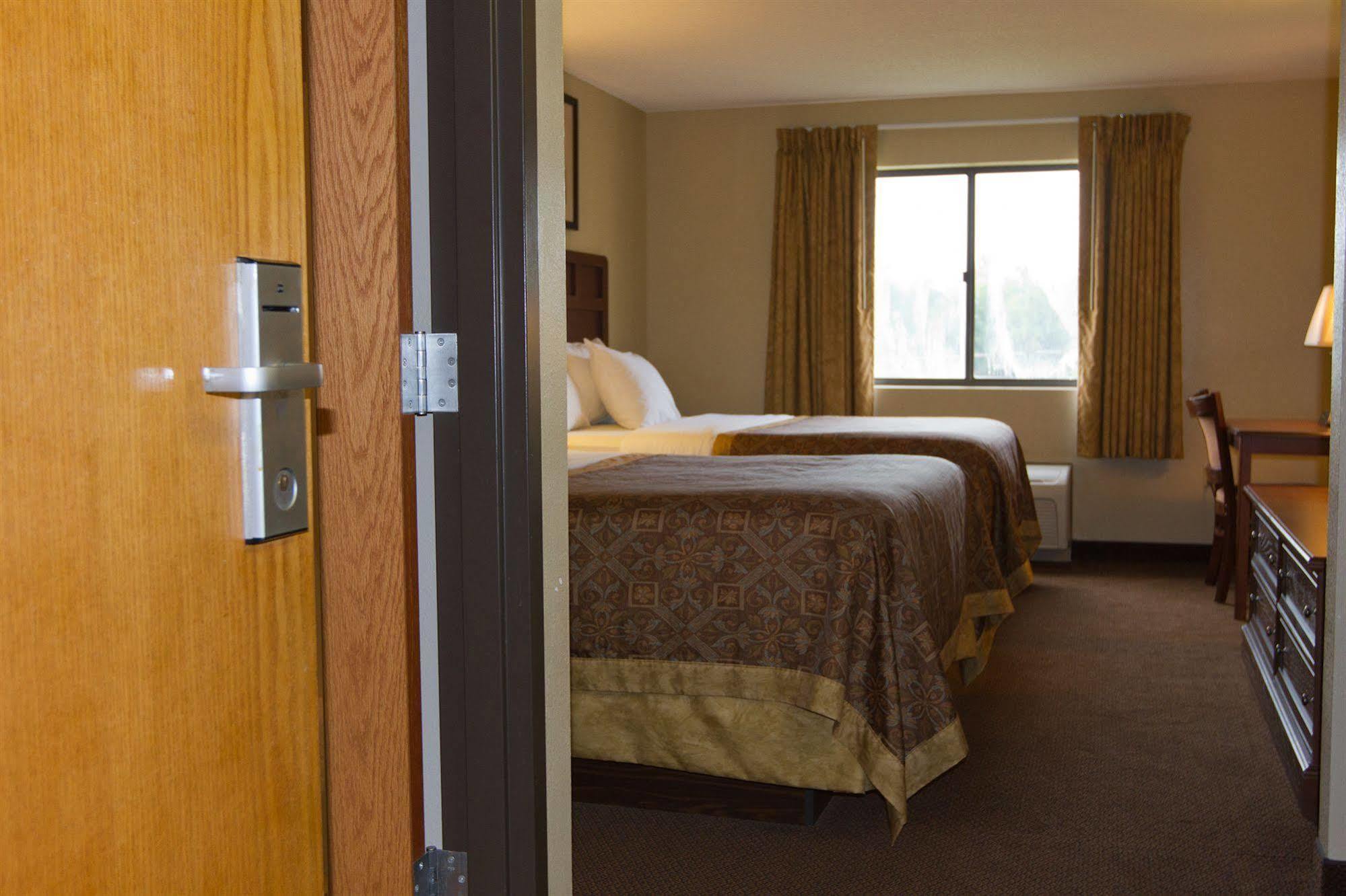 Greenlight Inn & Suites St James Saint James Экстерьер фото