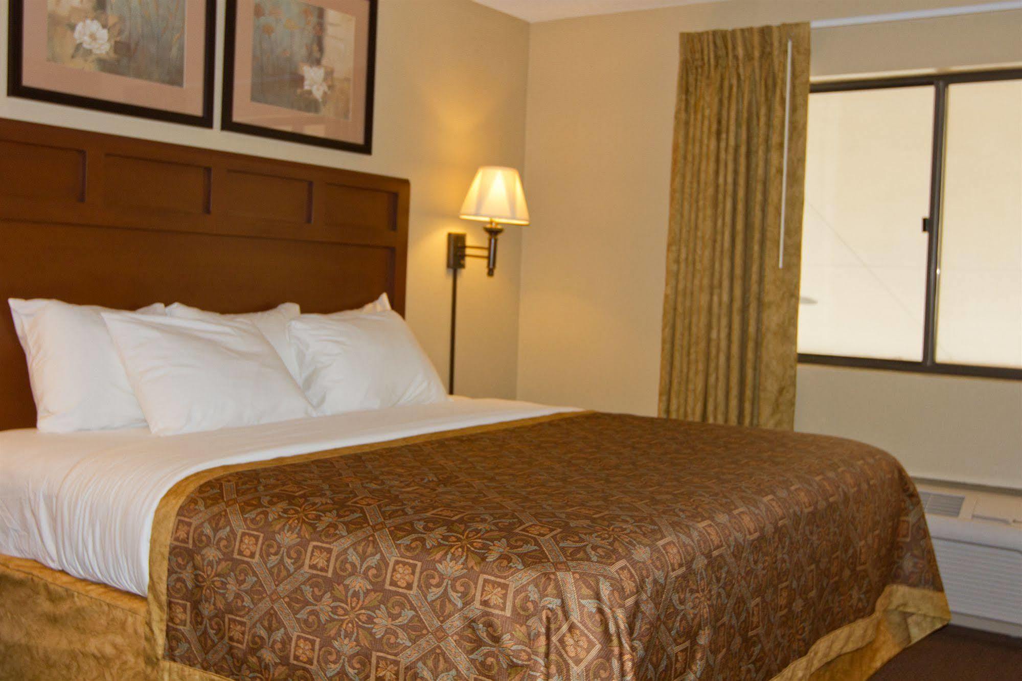 Greenlight Inn & Suites St James Saint James Экстерьер фото